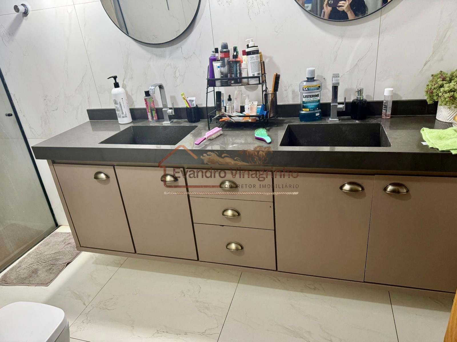 TERRENO COM 01 SUÍTE DE LUXO NOS FUNDOS