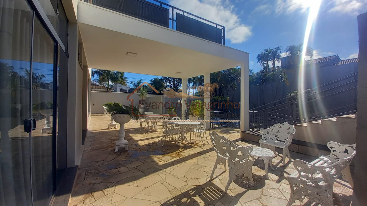 CASA COM PISCINA